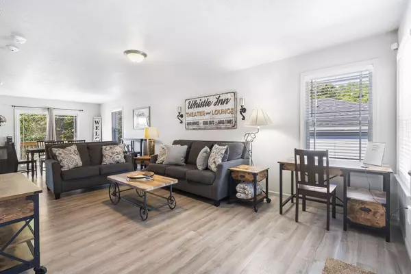 306 W College Street, Branson, MO 65616