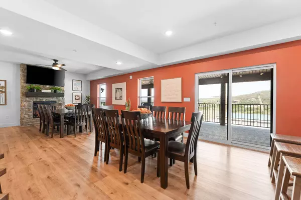 210 Poolside Pass Road, Hollister, MO 65672