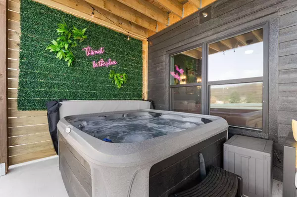 210 Poolside Pass Road, Hollister, MO 65672