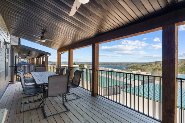 210 Poolside Pass Road, Hollister, MO 65672