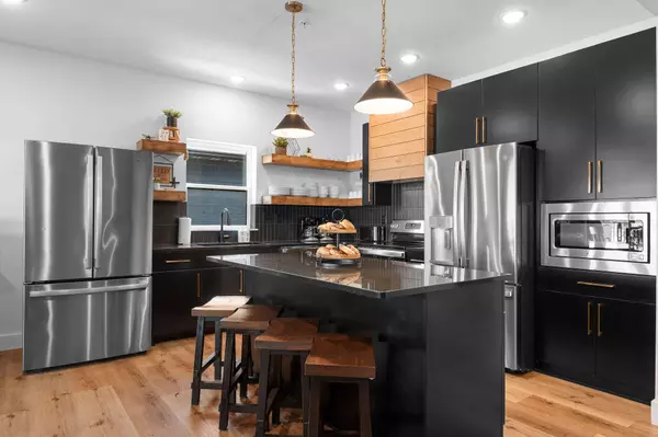 210 Poolside Pass Road, Hollister, MO 65672