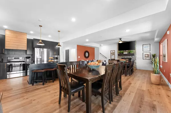 210 Poolside Pass Road, Hollister, MO 65672