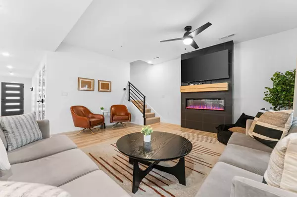 355 Poolside Pass #12, Hollister, MO 65672