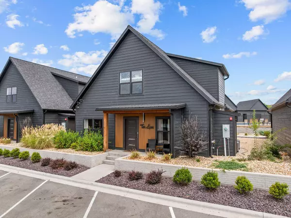 355 Poolside Pass #12, Hollister, MO 65672