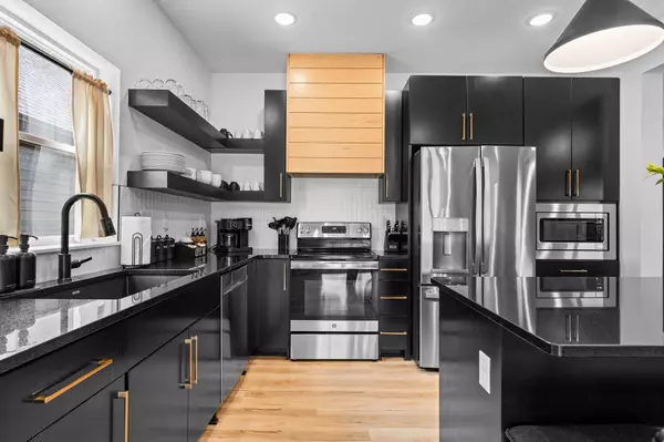 355 Poolside Pass #12, Hollister, MO 65672