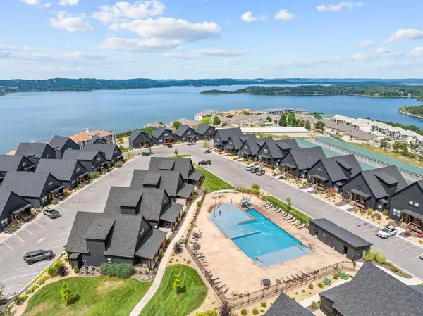 355 Poolside Pass #12, Hollister, MO 65672