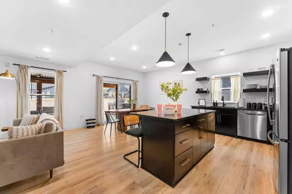 355 Poolside Pass #12, Hollister, MO 65672