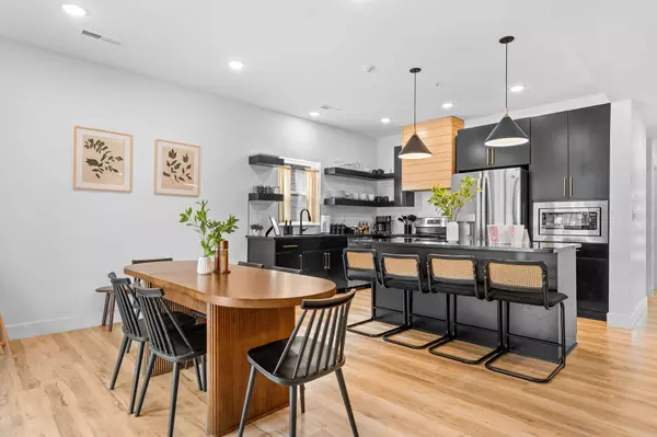 355 Poolside Pass #12, Hollister, MO 65672