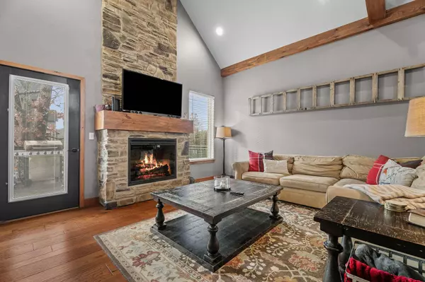 225 Foggy Bay Lane, Hollister, MO 65672