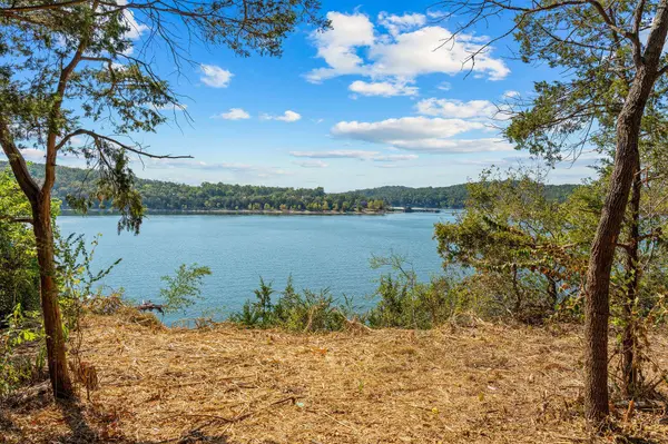 303 5th Avenue, Ridgedale, MO 65739