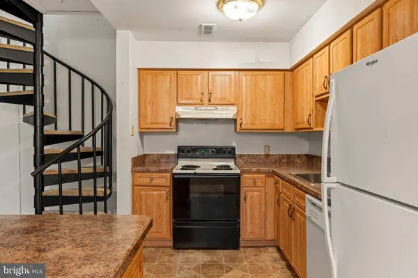 64 BRIDGEWATER DR, Marlton, NJ 08053