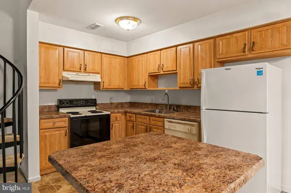 64 BRIDGEWATER DR, Marlton, NJ 08053