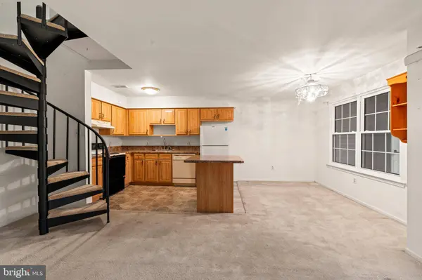 64 BRIDGEWATER DR, Marlton, NJ 08053