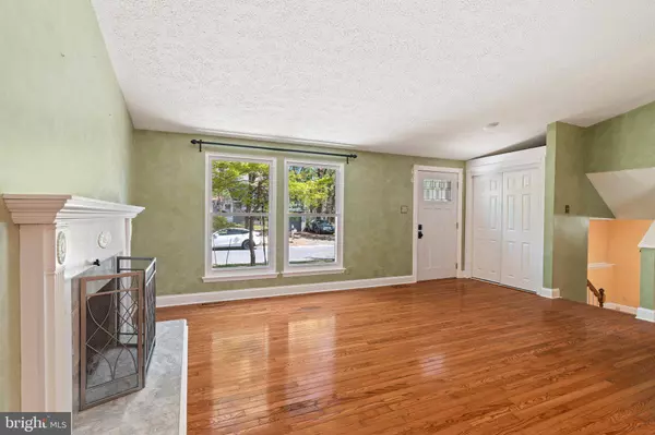 1 HADDON CT W, Marlton, NJ 08053