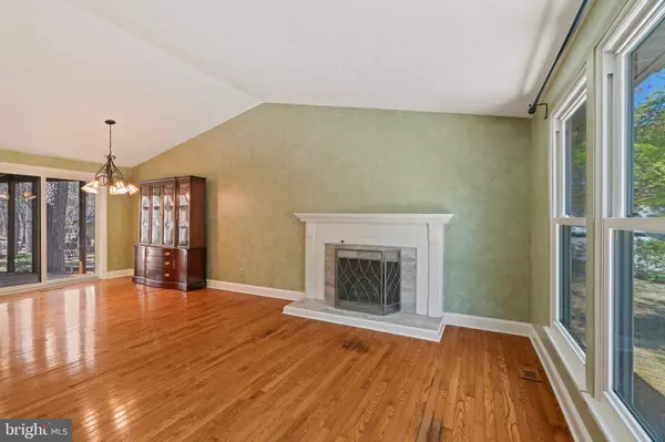 1 HADDON CT W, Marlton, NJ 08053