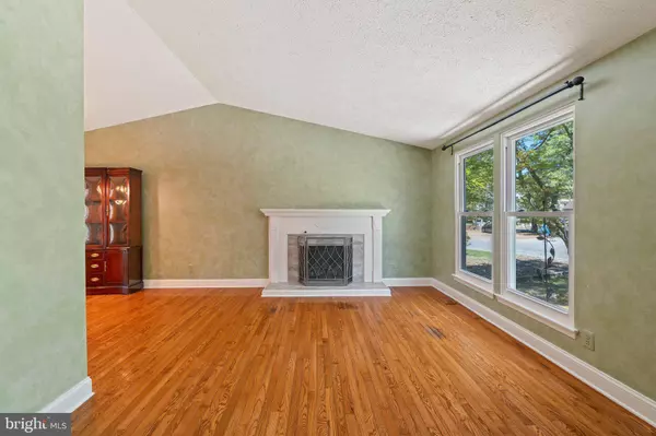 1 HADDON CT W, Marlton, NJ 08053