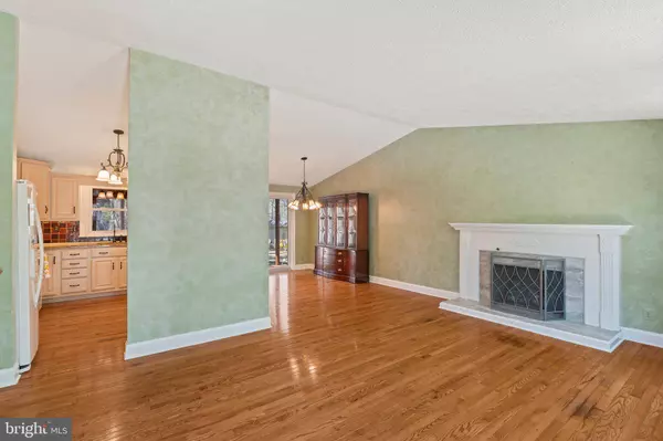 1 HADDON CT W, Marlton, NJ 08053