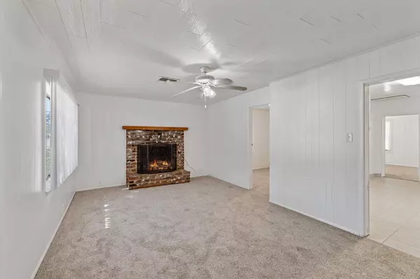 7626 N Chestnut AVE, Clovis, CA 93611