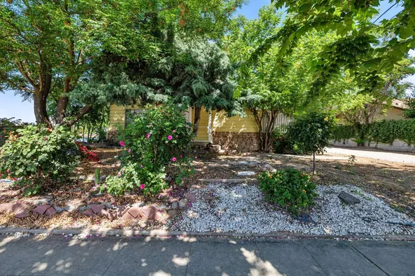 7626 N Chestnut AVE, Clovis, CA 93611