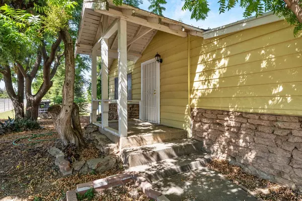 7626 N Chestnut AVE, Clovis, CA 93611