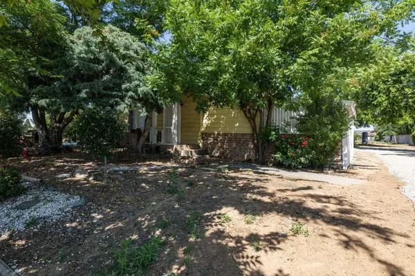 7626 N Chestnut AVE, Clovis, CA 93611