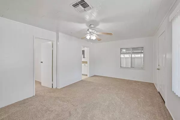 7626 N Chestnut AVE, Clovis, CA 93611