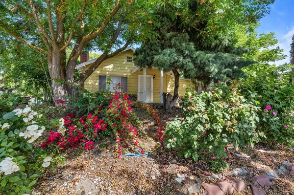 7626 N Chestnut AVE, Clovis, CA 93611