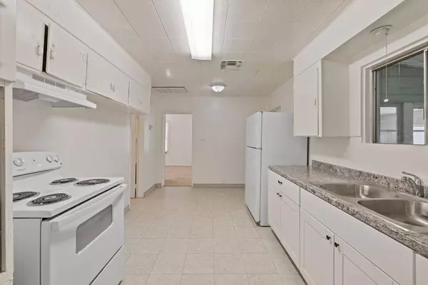 7626 N Chestnut AVE, Clovis, CA 93611