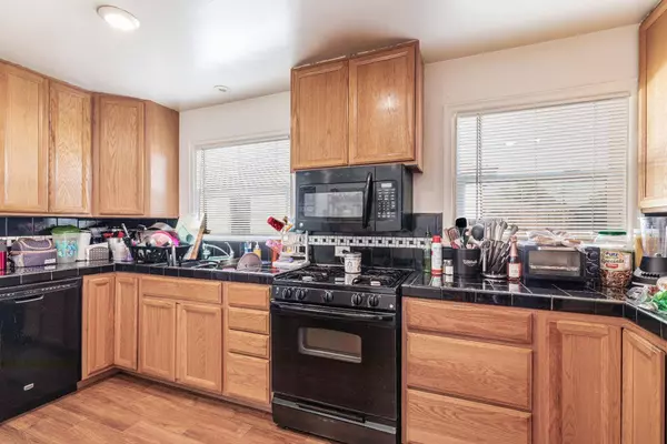 2004 E Clinton AVE, Fresno, CA 93703