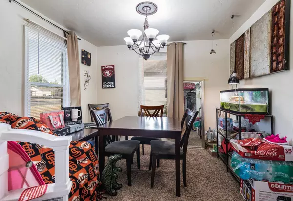 2004 E Clinton AVE, Fresno, CA 93703