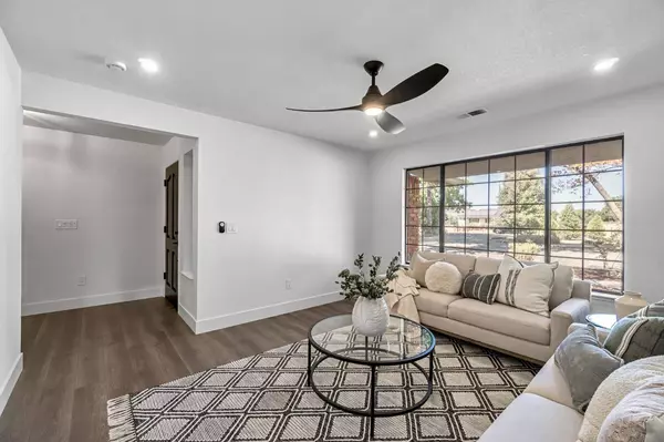 6820 N Locan AVE, Clovis, CA 93619