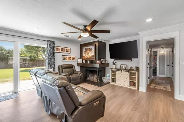 5772 E Bernadine DR, Fresno, CA 93727