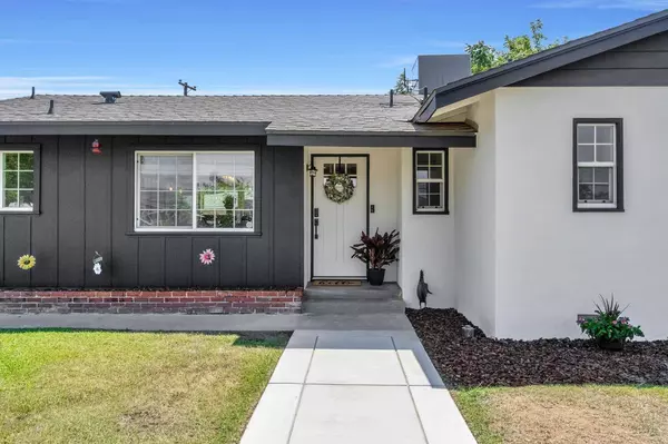 5772 E Bernadine DR, Fresno, CA 93727