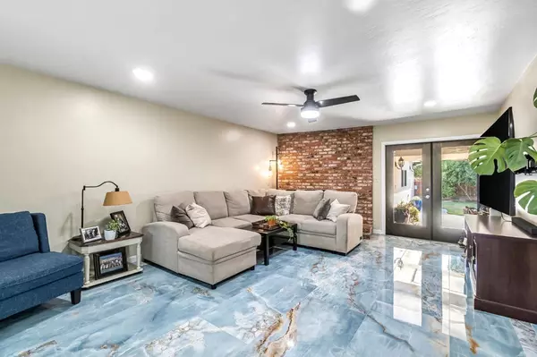 6808 N Woodrow AVE, Fresno, CA 93710