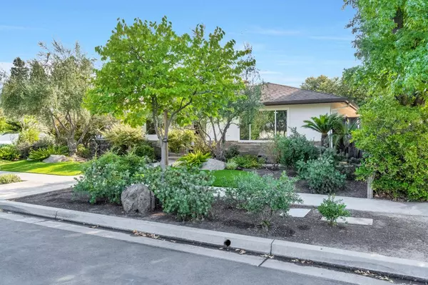 6808 N Woodrow AVE, Fresno, CA 93710