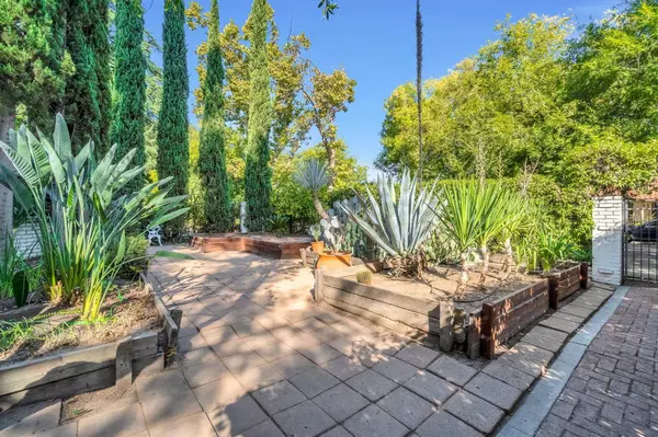 666 E Carmen AVE, Fresno, CA 93728