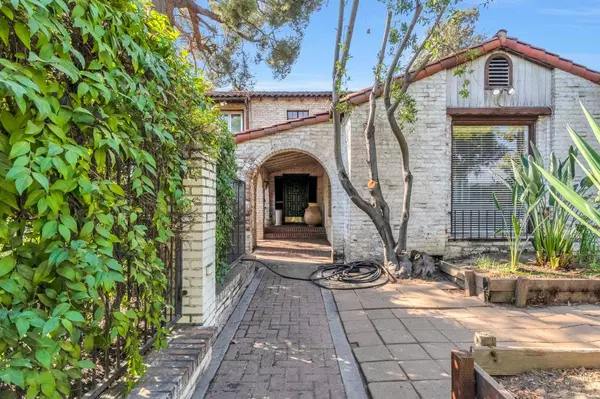 666 E Carmen AVE, Fresno, CA 93728