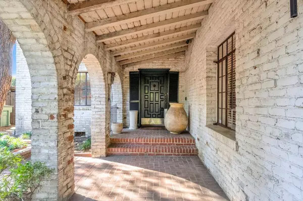 666 E Carmen AVE, Fresno, CA 93728