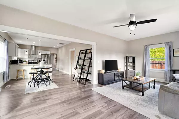 1355 N Roosevelt AVE, Fresno, CA 93728