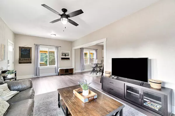 1355 N Roosevelt AVE, Fresno, CA 93728