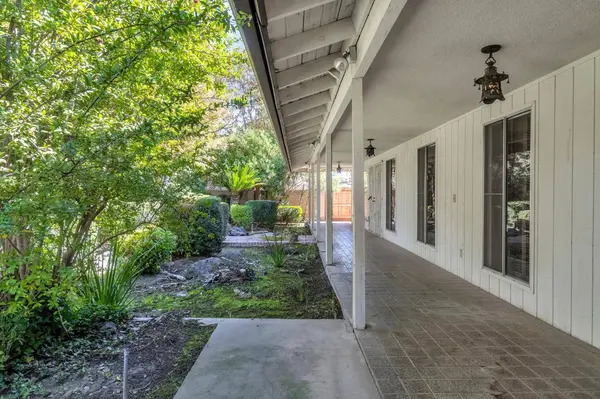 824 E Buckingham WAY, Fresno, CA 93704
