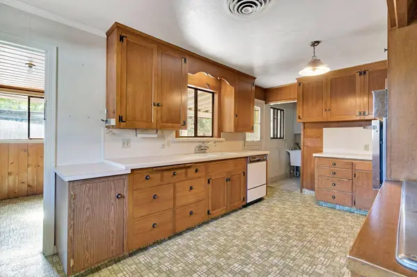 824 E Buckingham WAY, Fresno, CA 93704