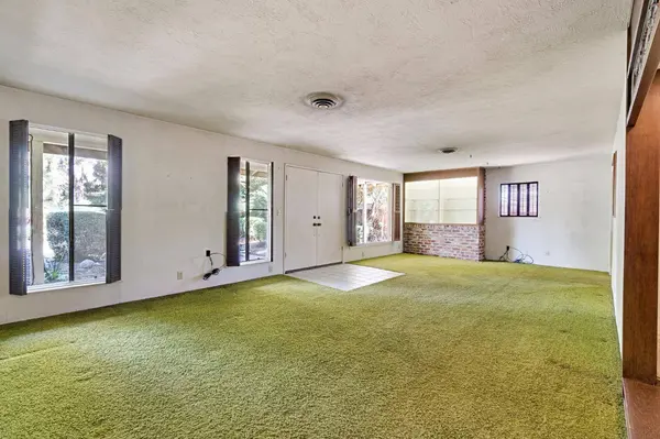 824 E Buckingham WAY, Fresno, CA 93704