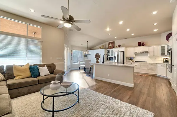 10475 N Pierpont CIR, Fresno, CA 93730