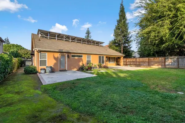 10475 N Pierpont CIR, Fresno, CA 93730