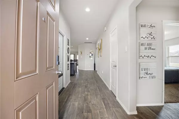 727 Green Clover LN, Rosharon, TX 77583