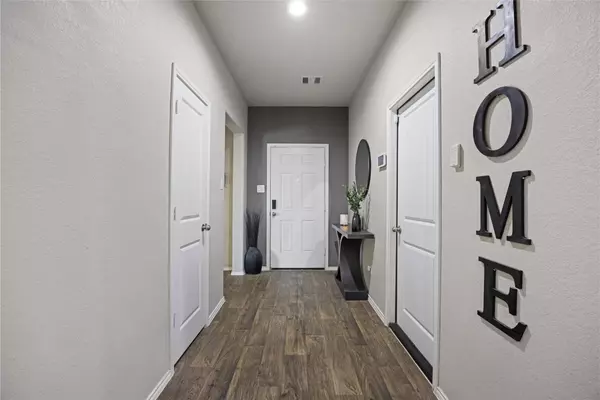 727 Green Clover LN, Rosharon, TX 77583