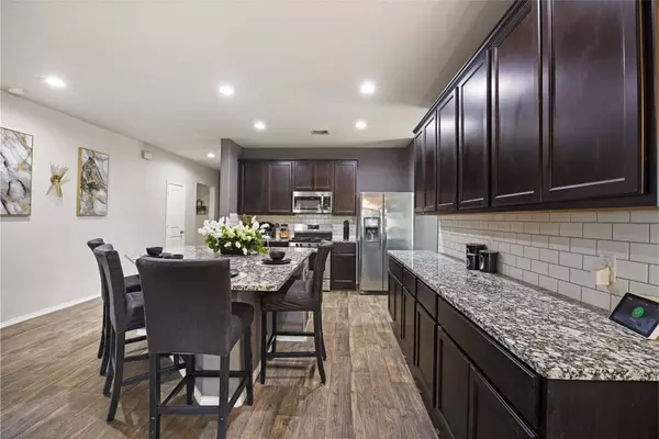 727 Green Clover LN, Rosharon, TX 77583