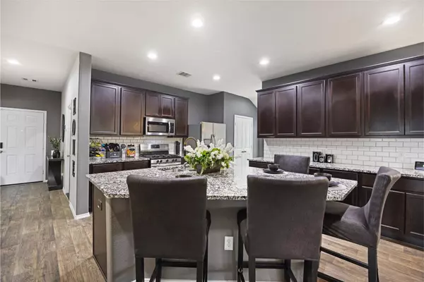 727 Green Clover LN, Rosharon, TX 77583