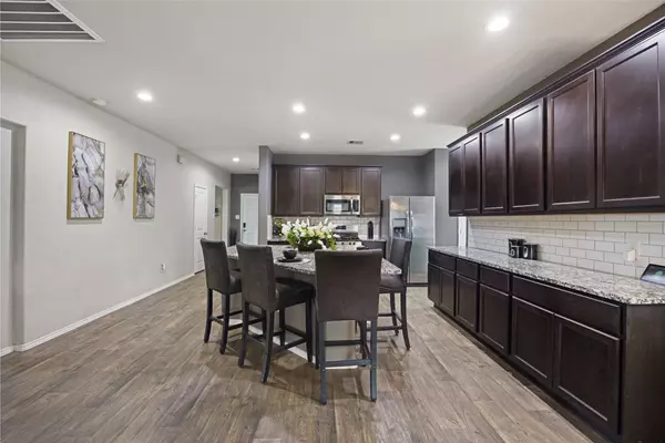 727 Green Clover LN, Rosharon, TX 77583